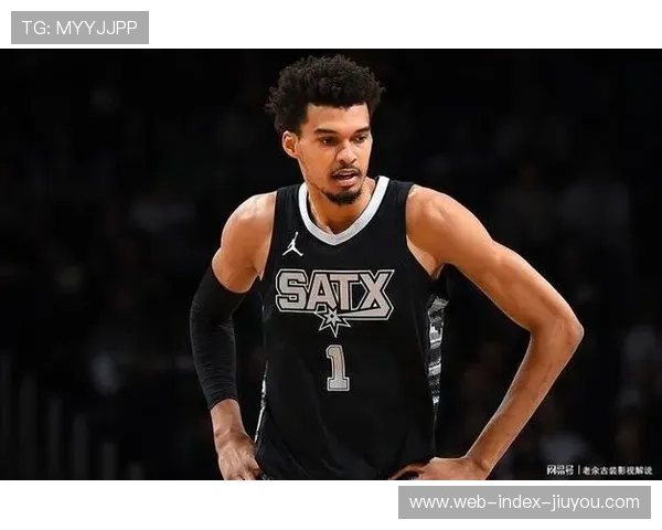 马刺主场逆转尼克斯止连败，文班亚马31分13篮板伤退留隐患