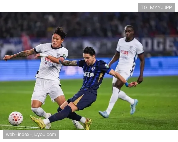 大连英博四后卫变三中卫调整 防守体系混乱失球率暴涨三倍